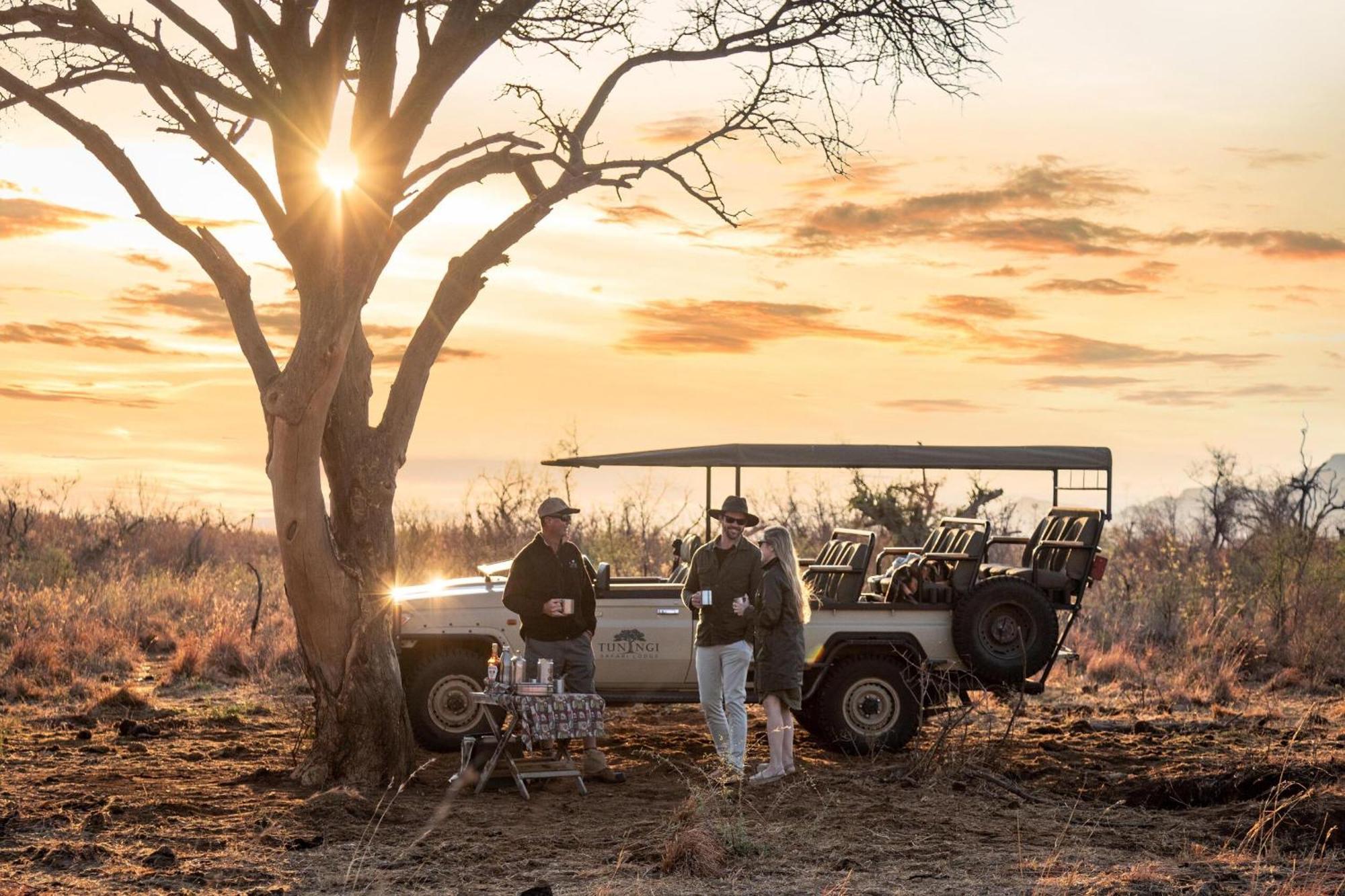 Tuningi Safari Lodge มาเดิคเวเกมรีเซิร์ฟ ภายนอก รูปภาพ