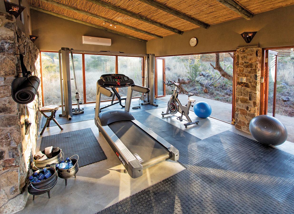 Tuningi Safari Lodge มาเดิคเวเกมรีเซิร์ฟ ภายนอก รูปภาพ